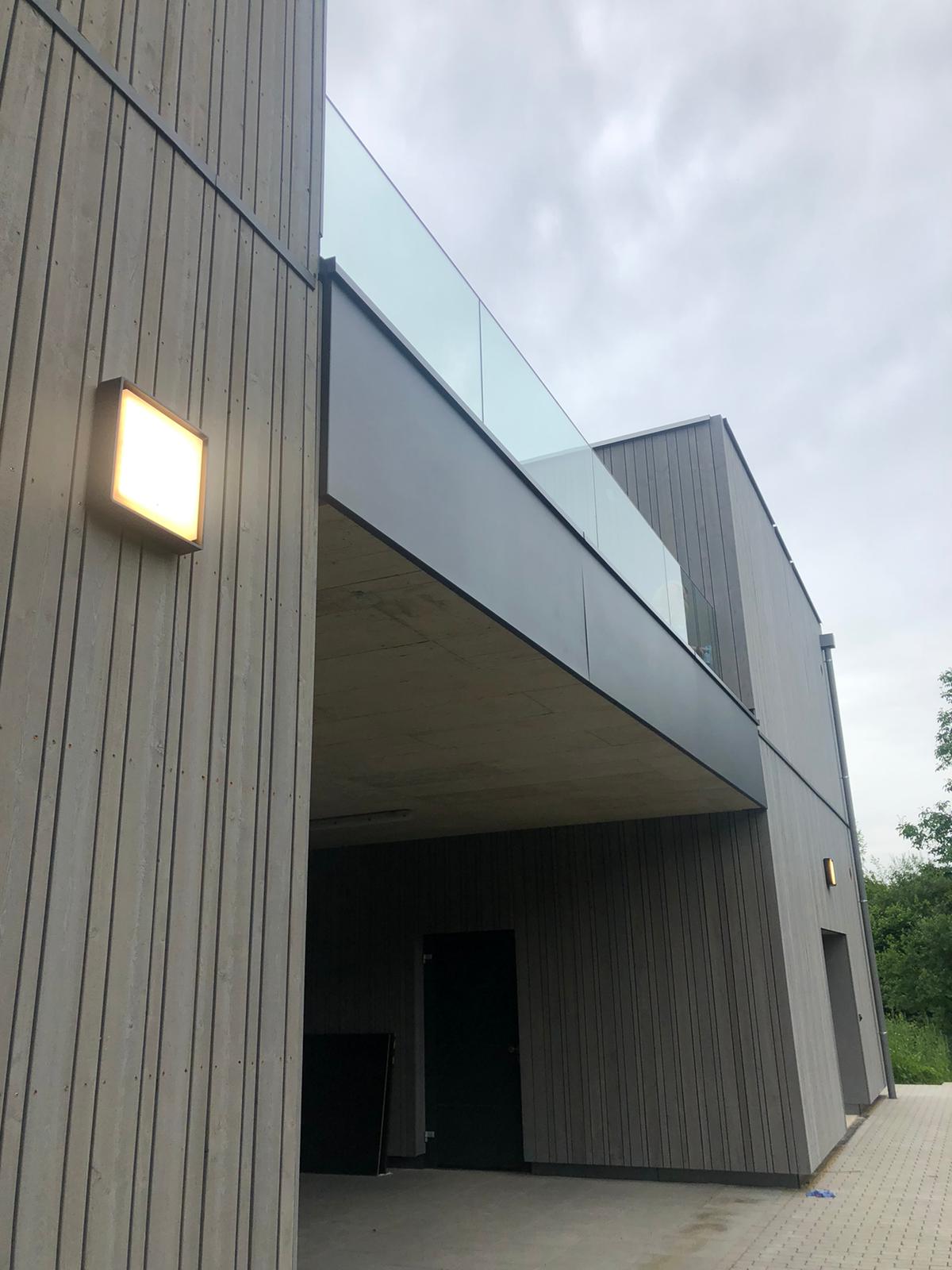 Elegante Transparenz durch Glasgeländer
